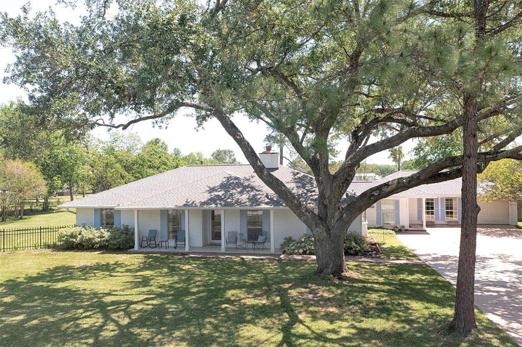 Gorgeous home at the end of a no-outlet street with extra on-street parking. Home is situated on a 3/4 acre lot with stunning mature trees. Country style living yet minutes away from shopping, schools and restaurants.