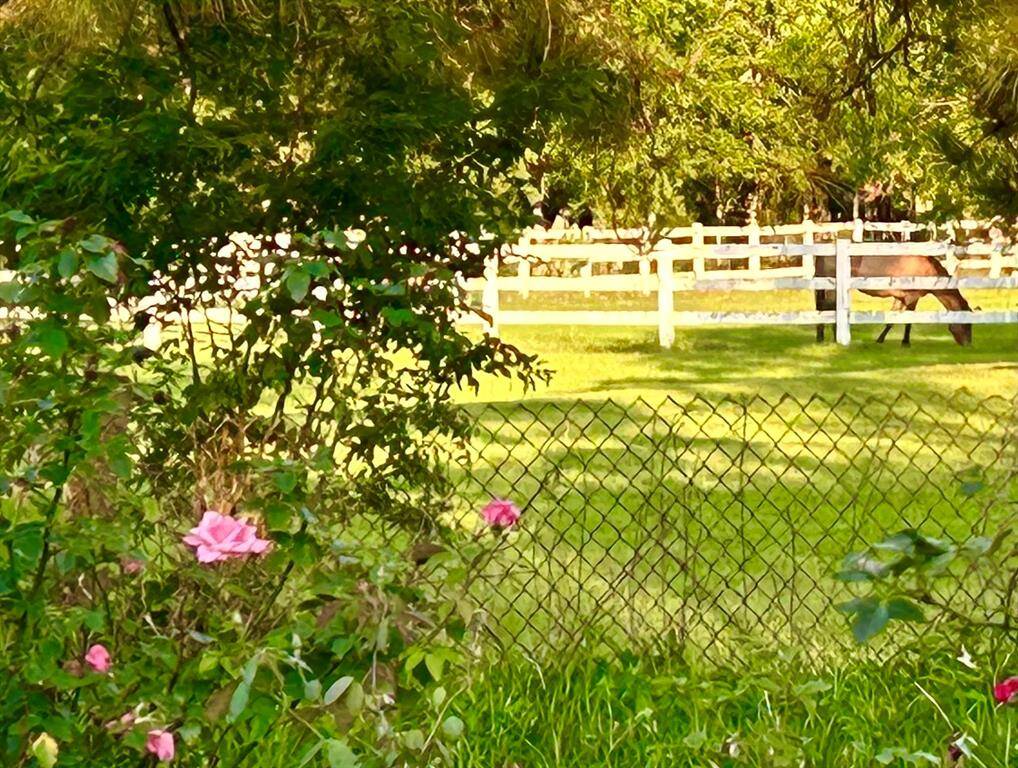 Country charm, city amenities.