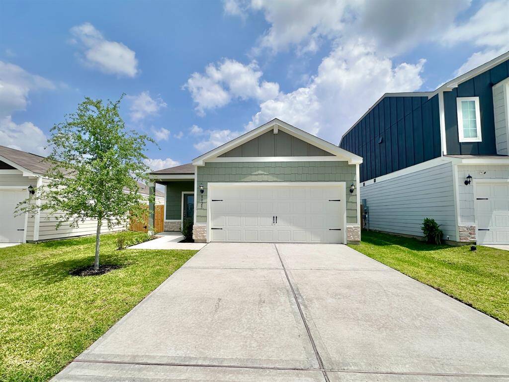 The Dogwood is a beautiful, one story home with beautiful siding and stone to create a modern, updated look you will love.