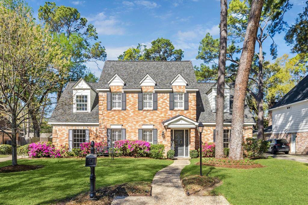 Welcome to beautiful 807 Thornbranch Drive!
