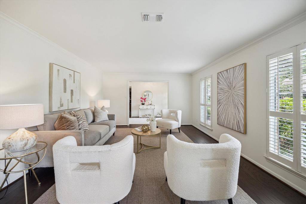Large formal living room overlooks the front yard. Could also be used as a large dining room.