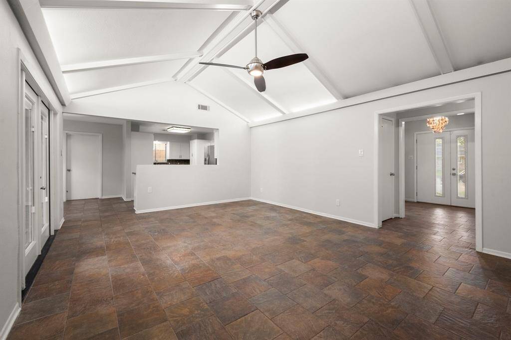 Another view of the living area for ideas of the perfect family gathering or time of refreshing and relaxing evenings.