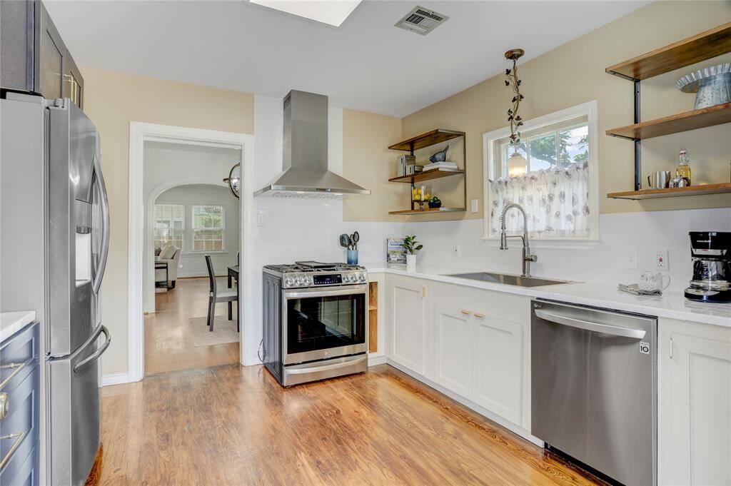 All appliances and the farmhouse sink are stainless steel.