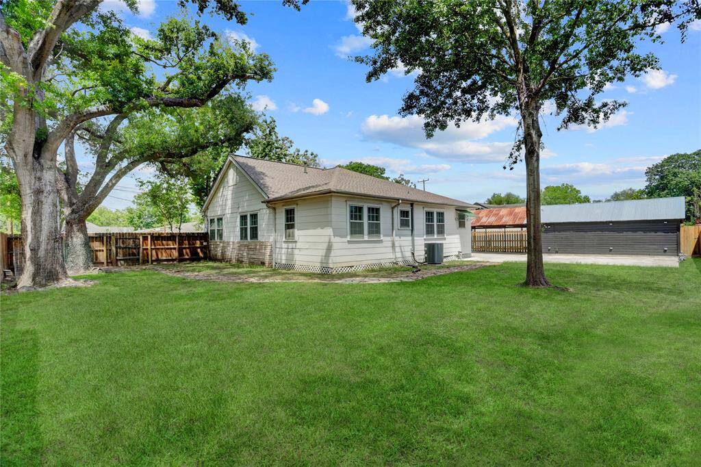 The backyard without virtual staging.