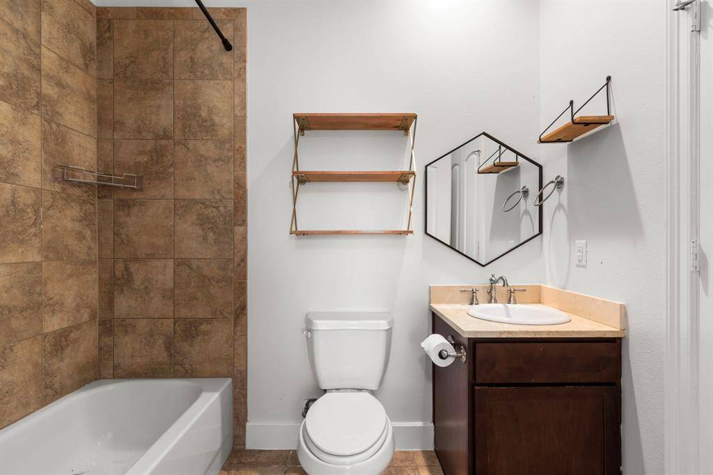 Ensuite first floor bathroom.