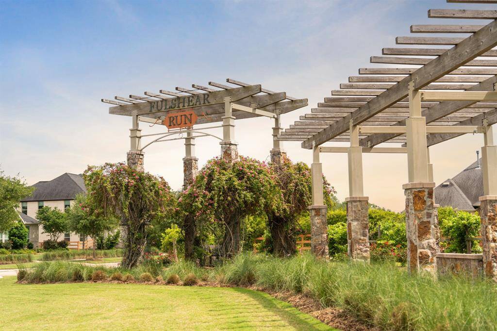 Living in Fulshear Run offers a peaceful, nature-filled lifestyle. The community is filled with rolling hills and greenbelts and amazing amenities like walking trails, picnic areas, and a vibrant farmers' market. You’ll experience a strong sense of community and a welcoming atmosphere, where privacy, natural beauty, and convenience come together to create the perfect place to call home.