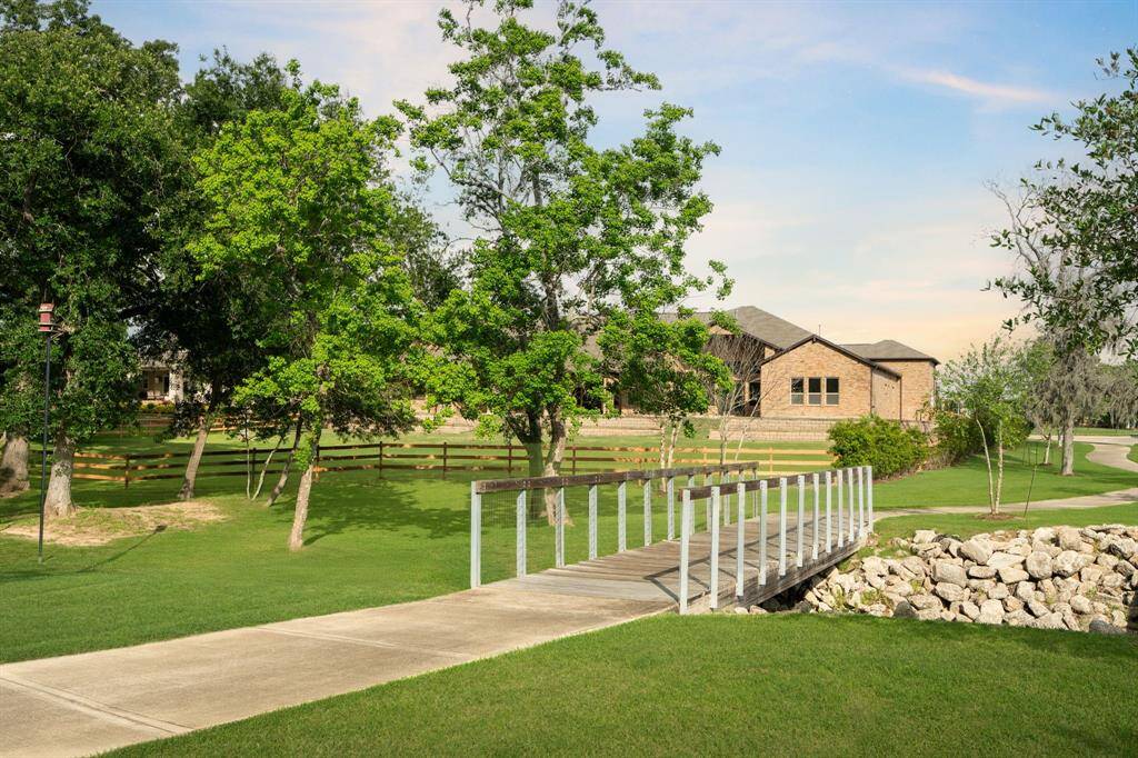 Fulshear Run seamlessly blends natural beauty with modern amenities, creating a community where you can enjoy a peaceful lifestyle with convenient access to local services and activities.