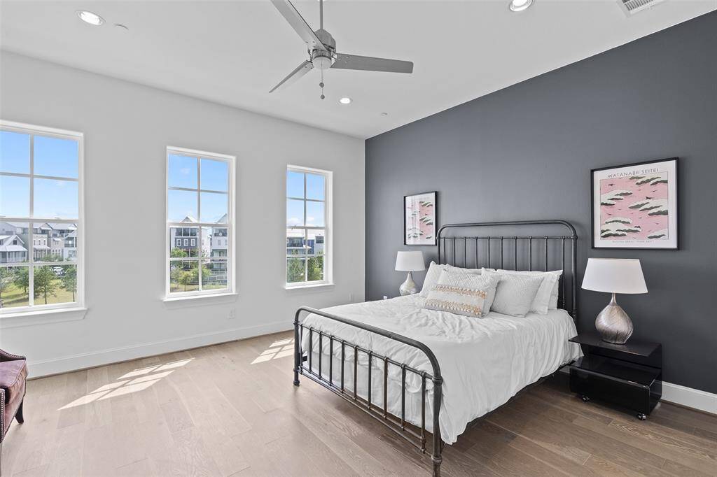 Primary Bedroom Is on the Lakeview Side