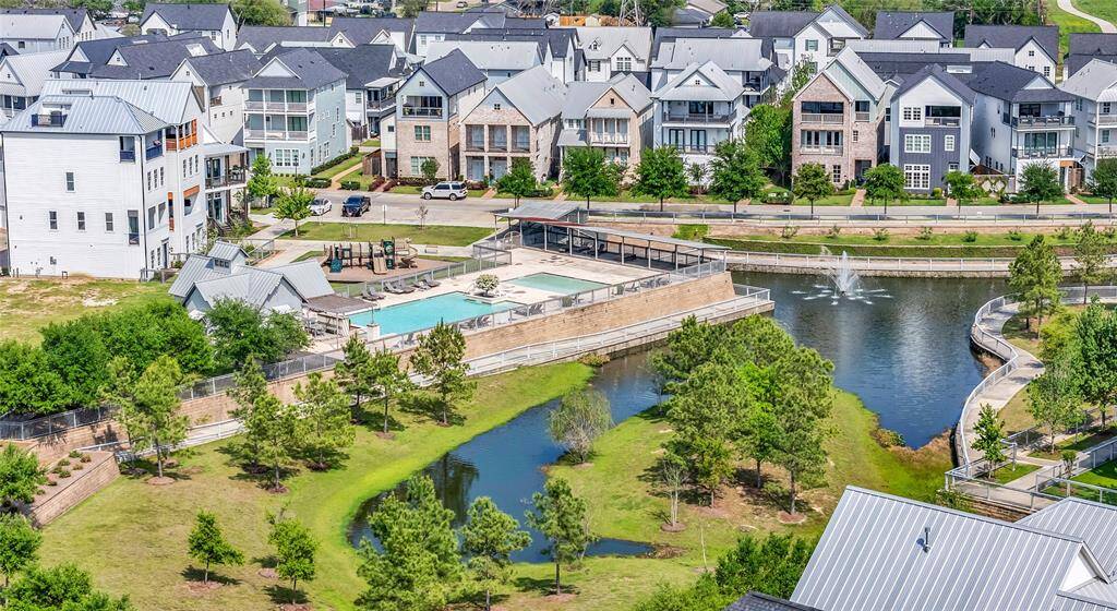 Perfect Location, close to the trails, lake and pools