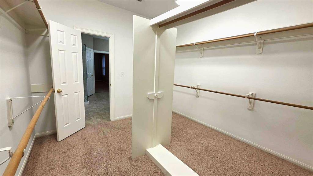 Ample room for hanging dresses, coats, long quilts