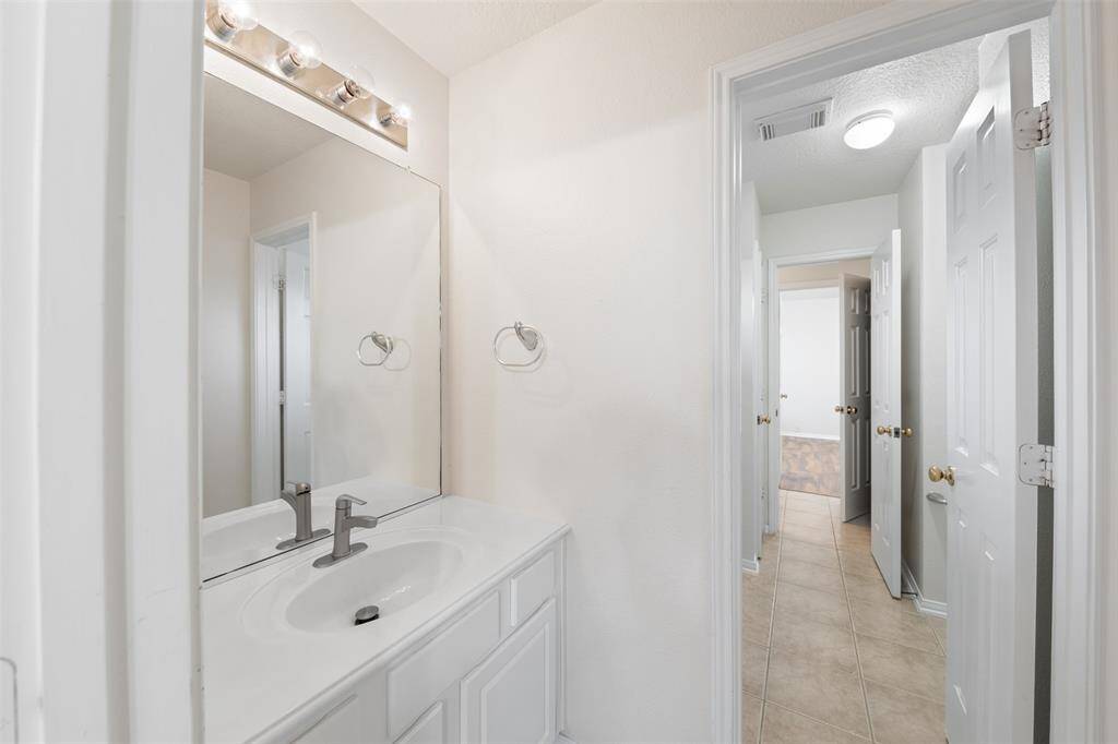 jack-n-jill bathroom