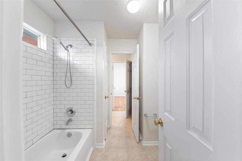 jack-n-jill bathroom