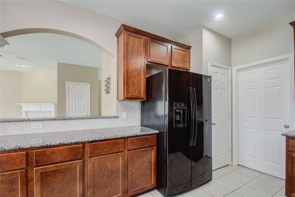 Refrigerator stays