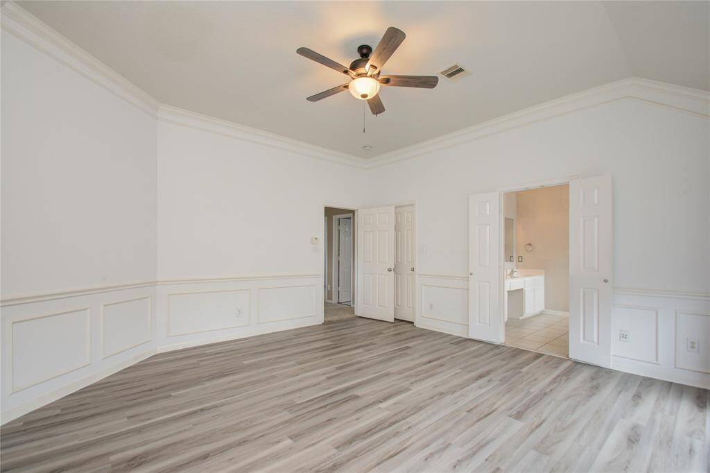 Large bedroom can accommodate king sized furniture