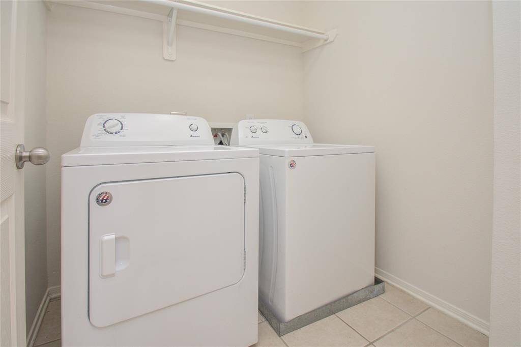Washer and dryer stay