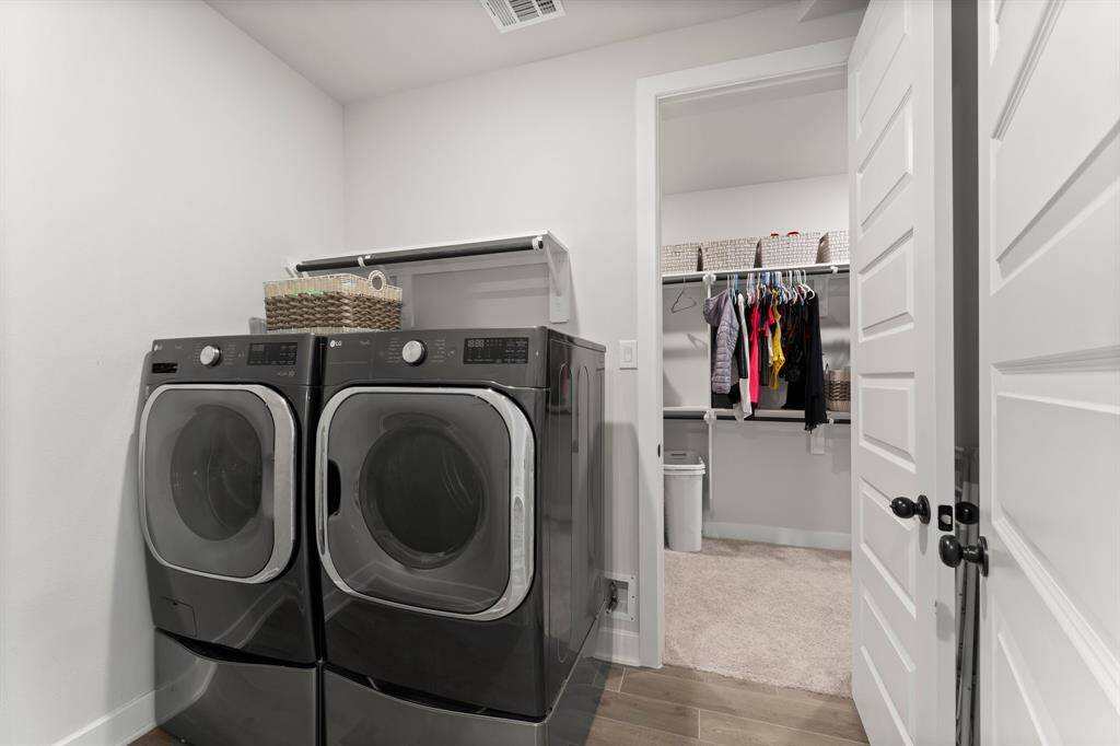 En-suite also features a large walk-in closet.