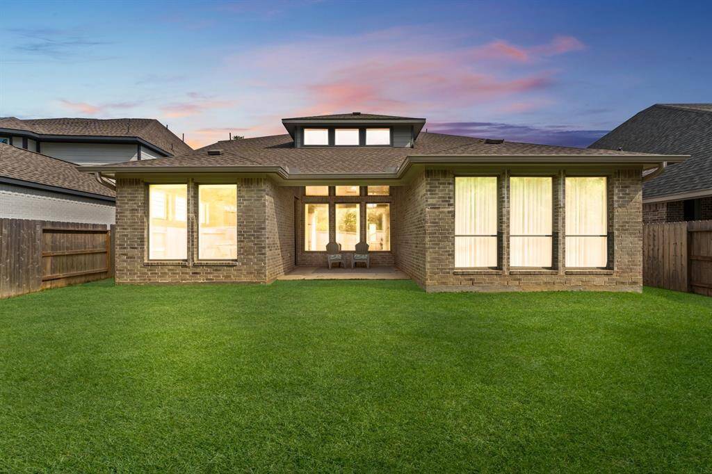 Community amenities include resort pool, gym parks, walking trails, and lakes. Minutes from shopping, dining and I-45!
