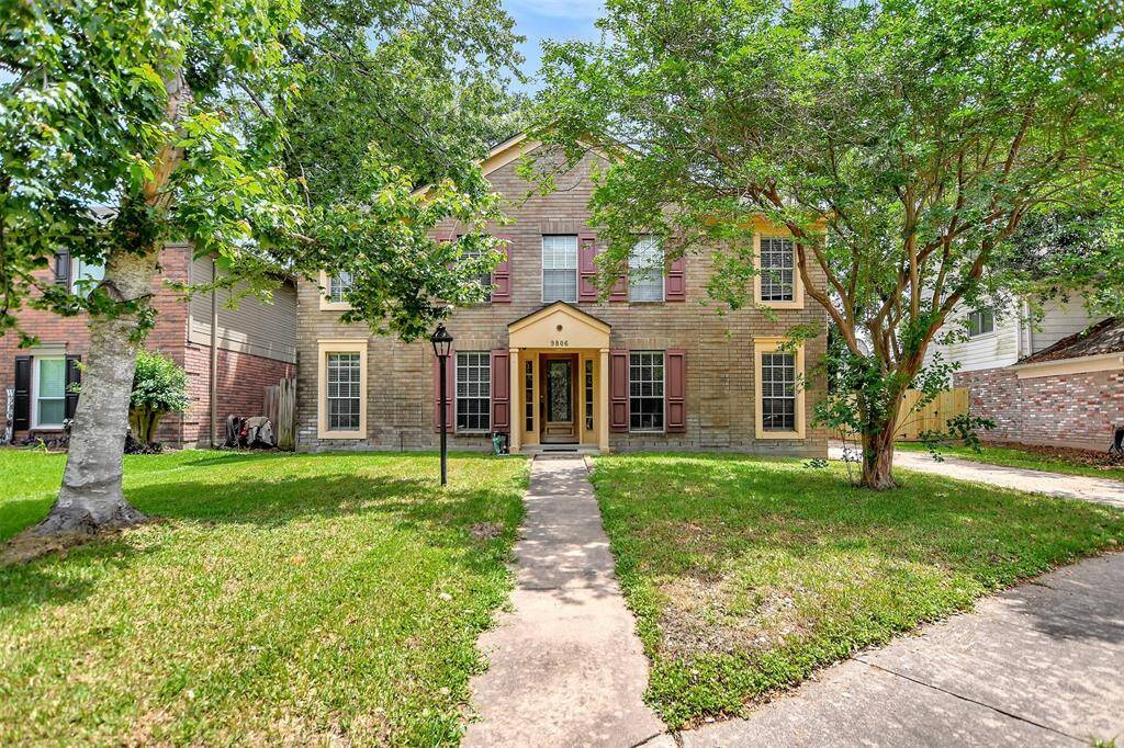 Welcome Home! Great location and walking distance to the park.