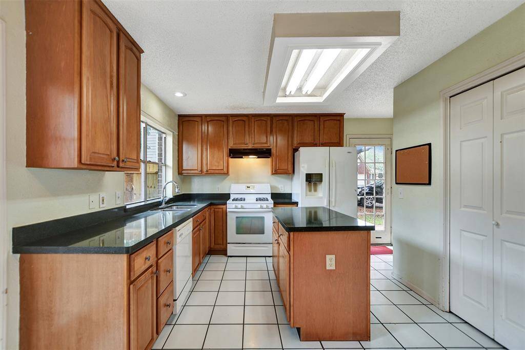 Your driveway is just through the door, which makes bringing in groceries very convenient.