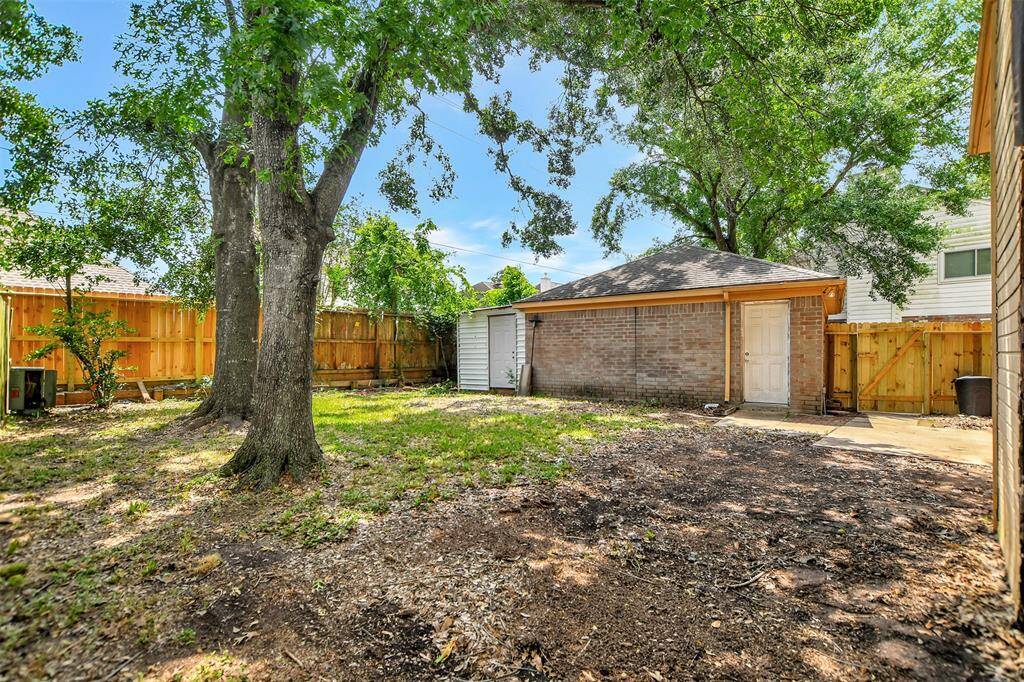 Mature trees provide plenty of shade from the hot Texas summers.
