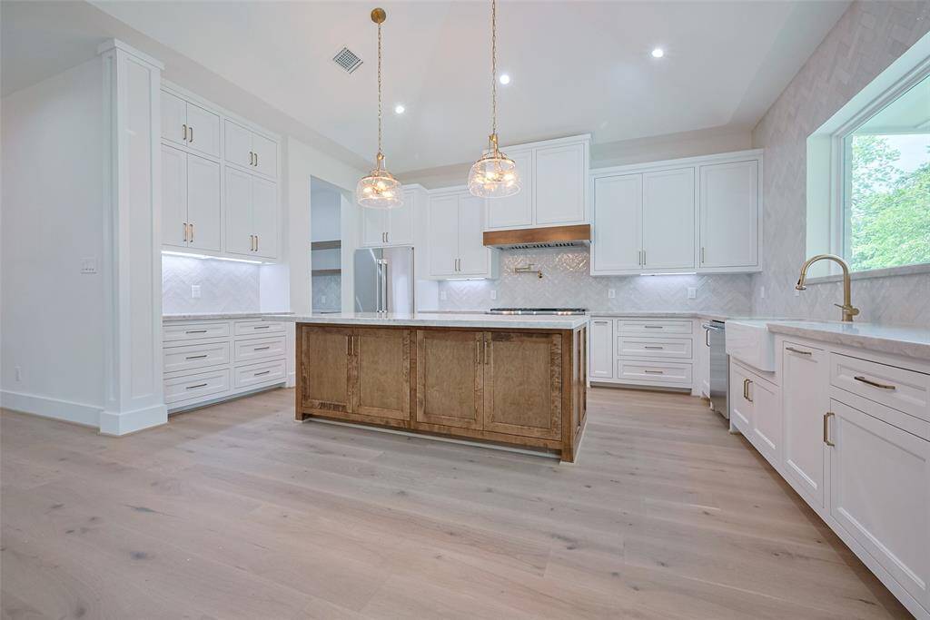 Maple wood island cabinet allows seating for 6