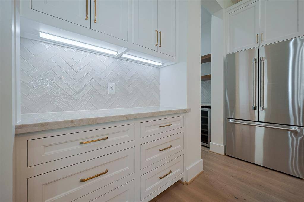 Kitchen-custom cabinets with inlay and soft close drawers