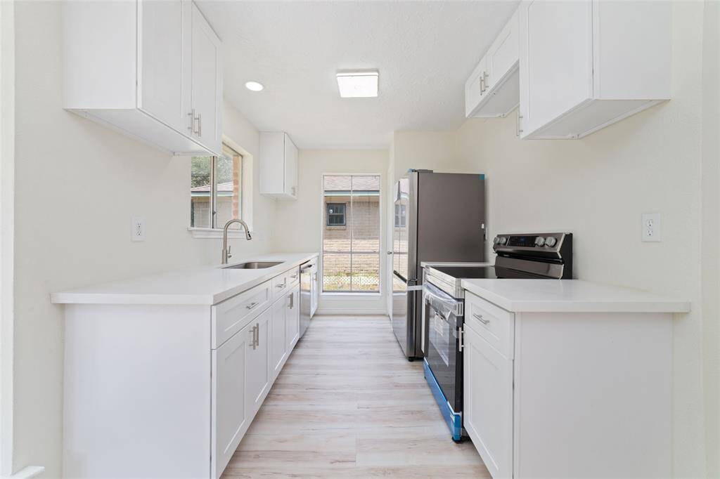 Renovated kitchen with Brand-New Appliances!