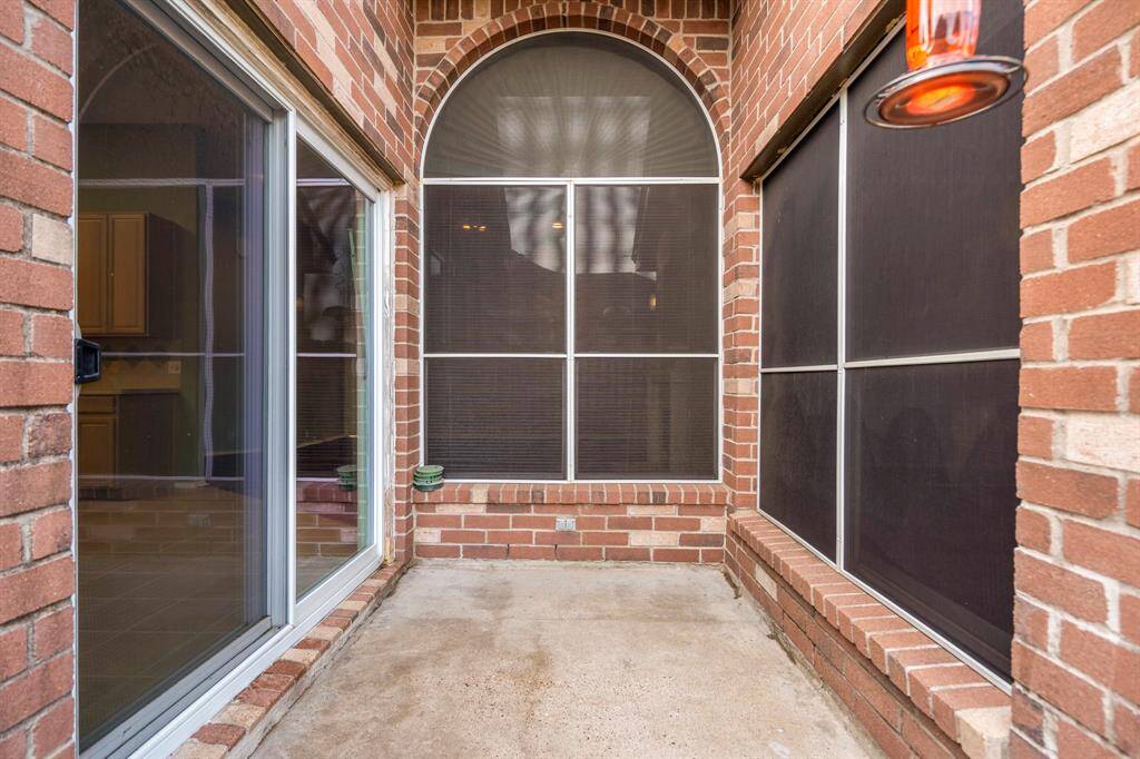 This cozy patio/courtyard is right outside the breakfast, living room and primary bedroom.