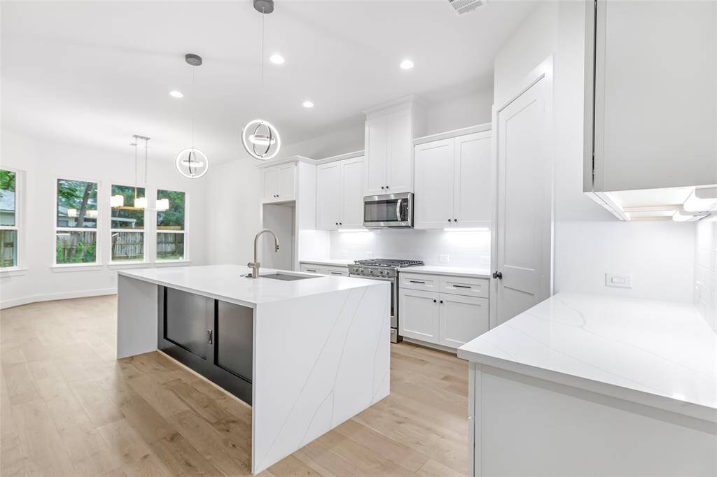 island with pendant lighting