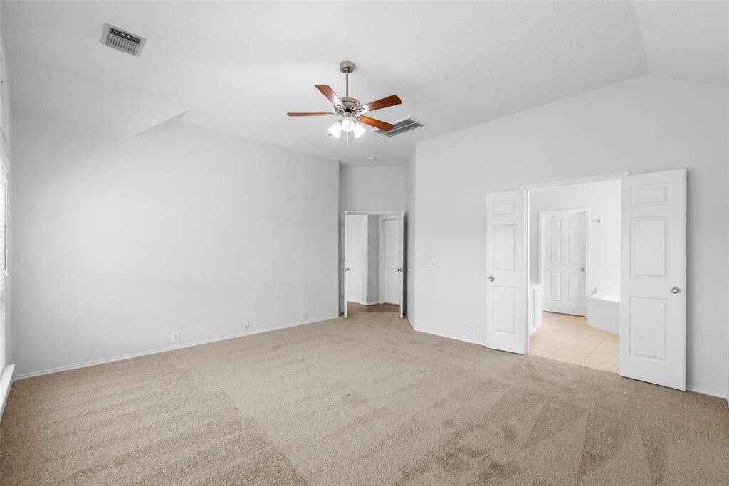 Primary Open to Executive Bath