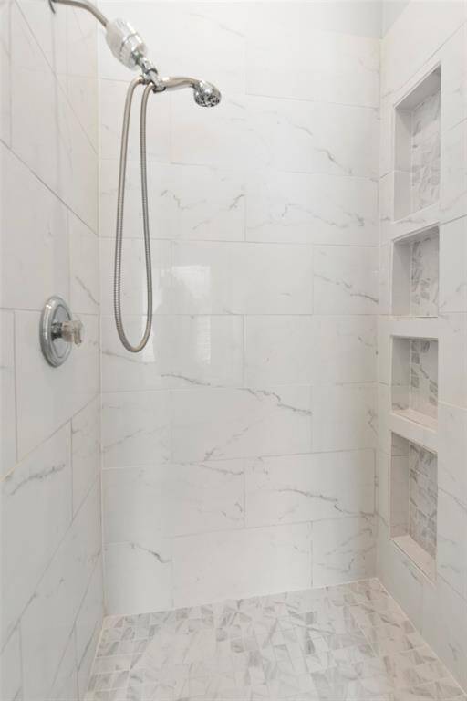 Large Seperate walk in shower