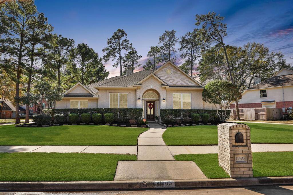 Welcome home to 11403 Lakewood Estates. This sprawling one story home is located on a 11,590+/- acre lot. You'll enjoy the quiet cul-de-sac street this home is located on.