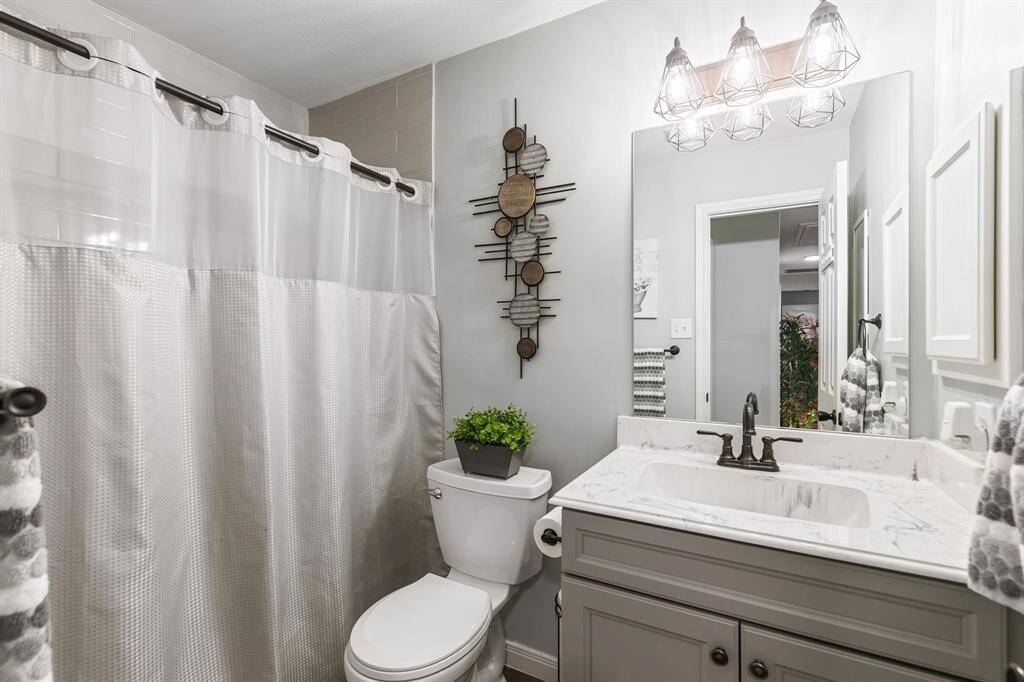 This full bathroom serves as a guest bathroom and bathroom for the second bedroom.