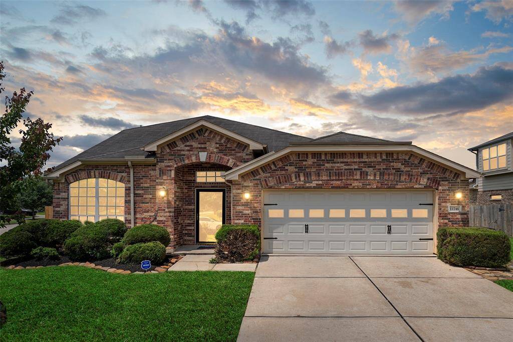 Welcome to this beautiful and well-maintained home