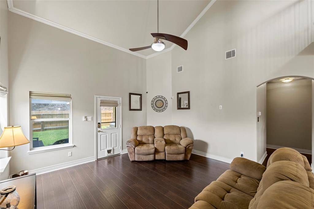 and nice ceiling fan completing this room
