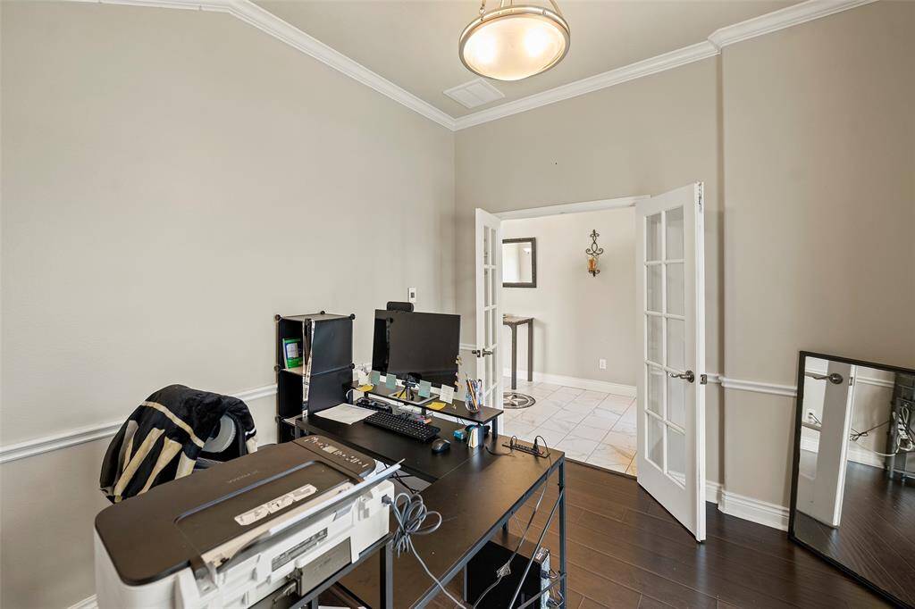 with French doors to close it and work in silence