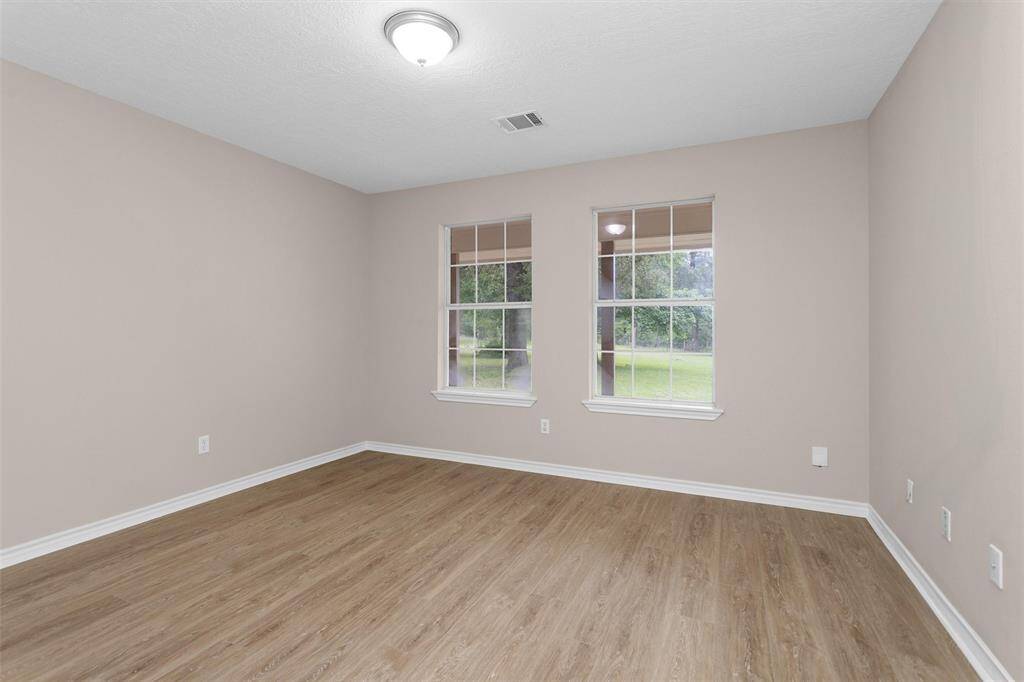 Secondary bedroom