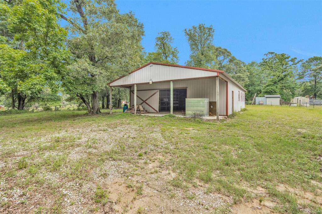 Barn on property available with the lease.