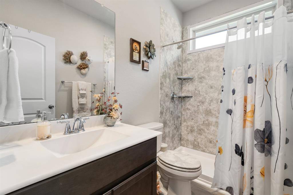 Secondary bathroom 1
