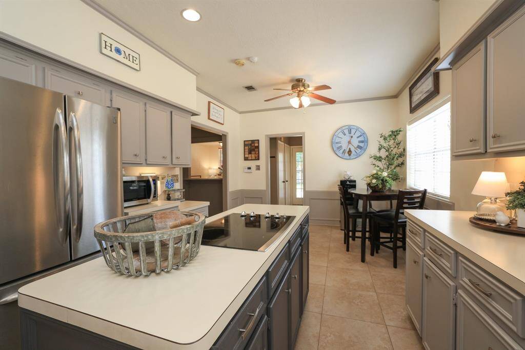 Island with cooktop
