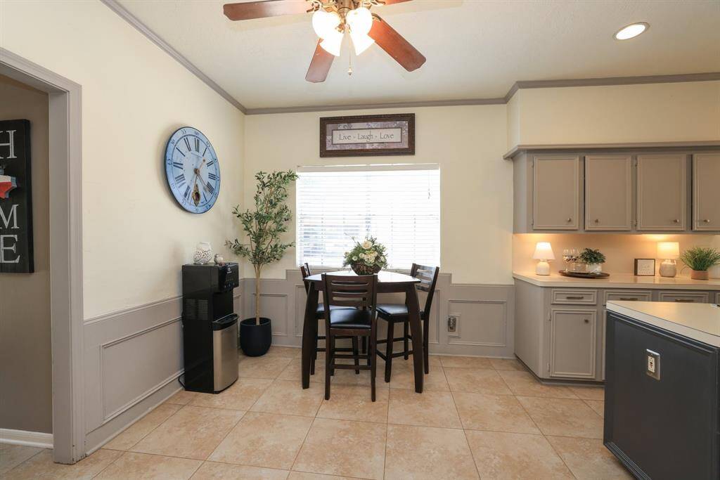 Breakfast area with large window