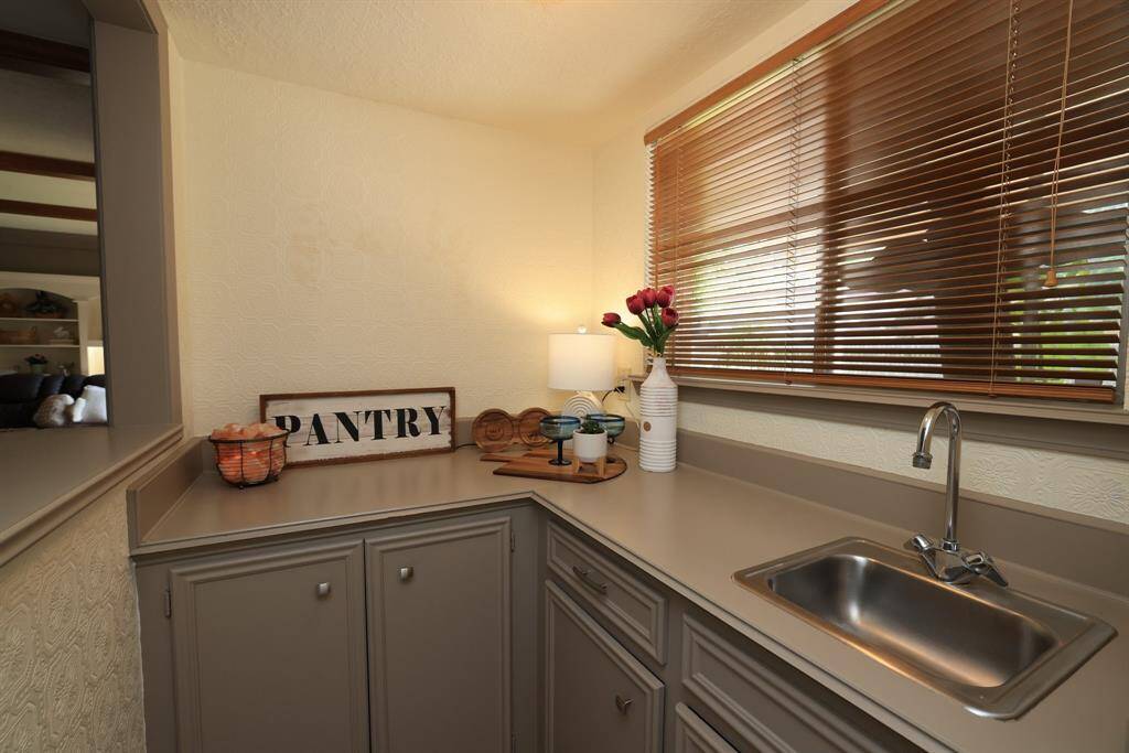 Wet bar between kitchen and living room