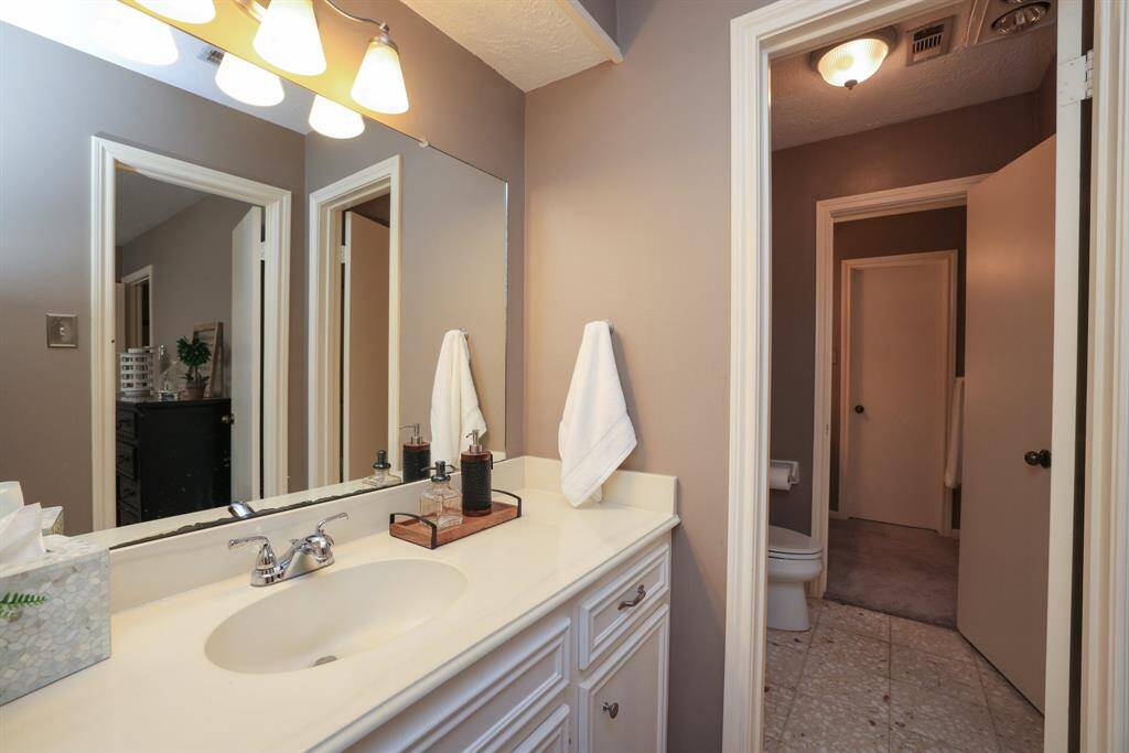 Bathroom with access to bedroom and hall