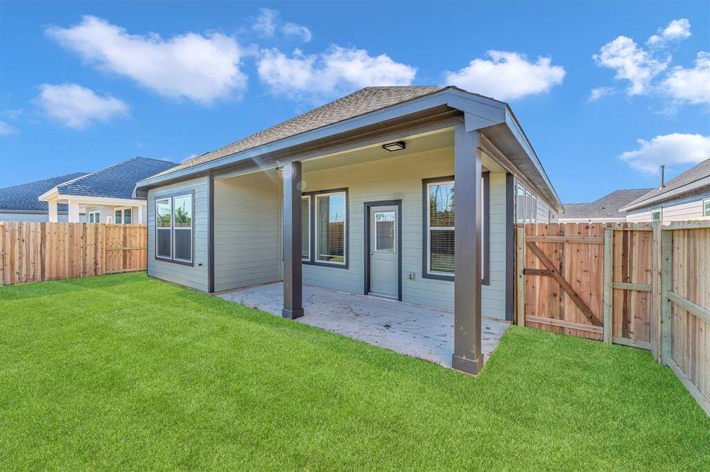 Enjoy entertaining under this covered patio!