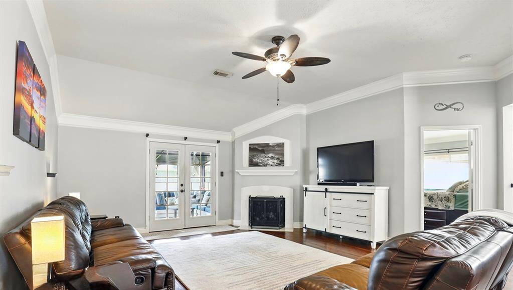 Bright and spacious living area, perfect for relaxing or entertaining, with an open flow into the dining space.