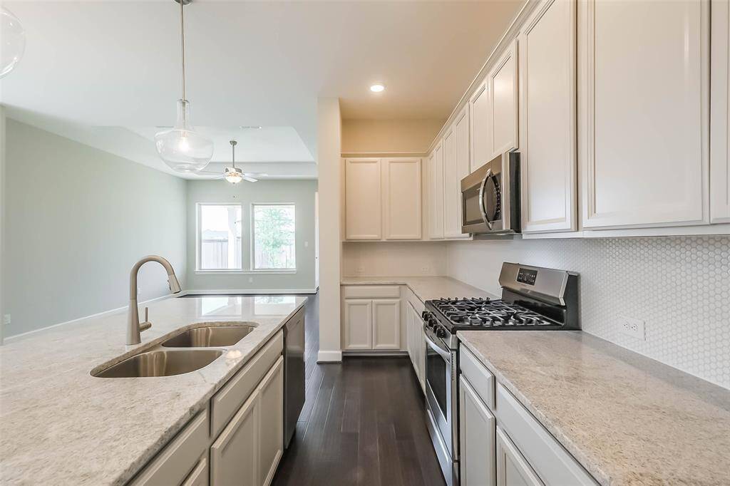 You'll appreciate the extra counter space, and dual basin sink making preparation and clean up a breeze!