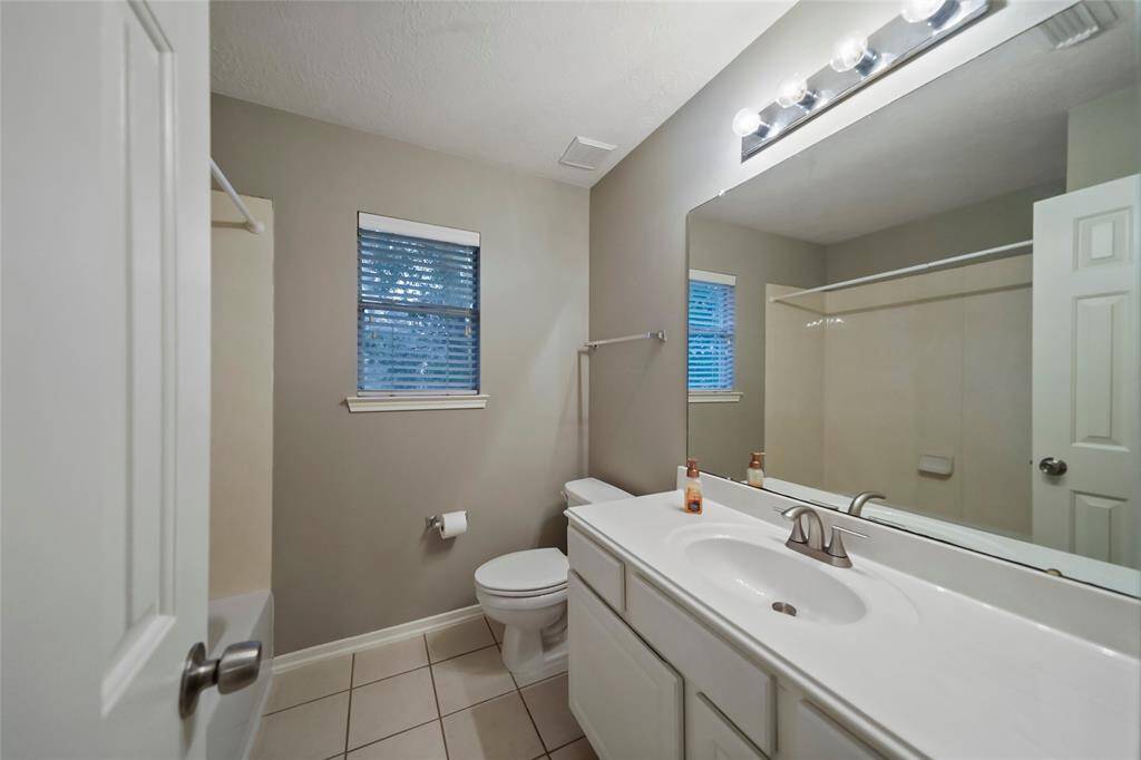 2nd guest suite bathroom