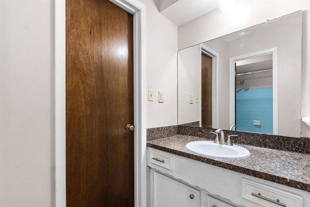 The beautiful primary en suite bath.
