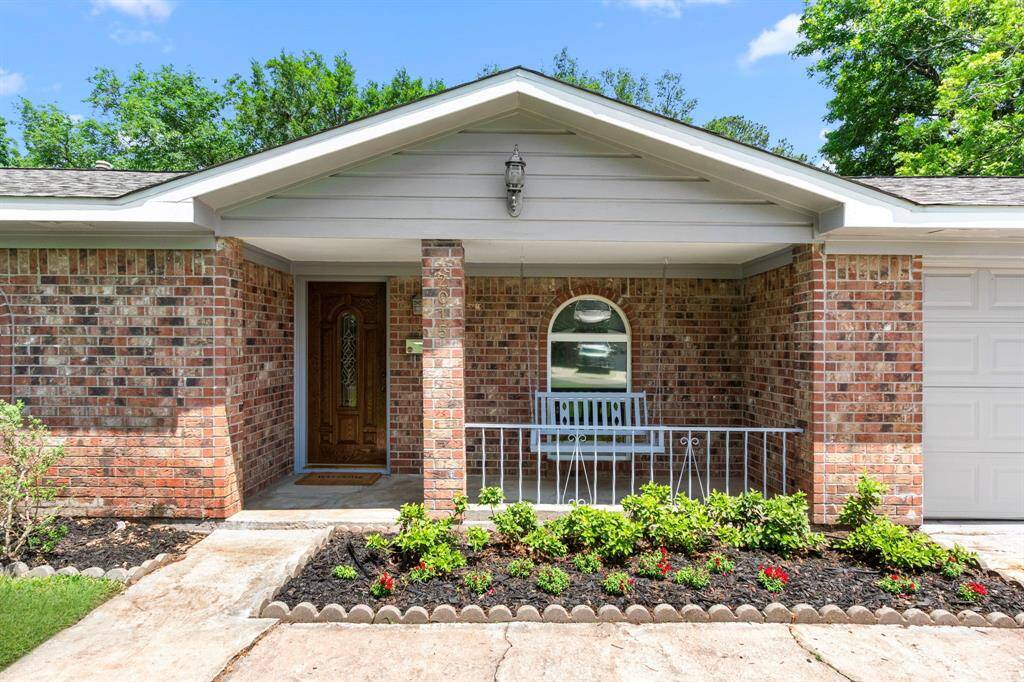 Recent updates include fresh paint(2024),new PEX plumbing (2023),new flooring (2023),new roof (2024),new oven(2024). No carpet!