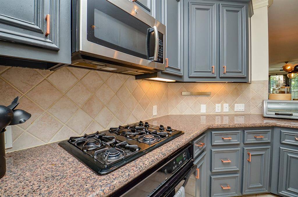 The set-in cook top economizes on streamlining appliances.